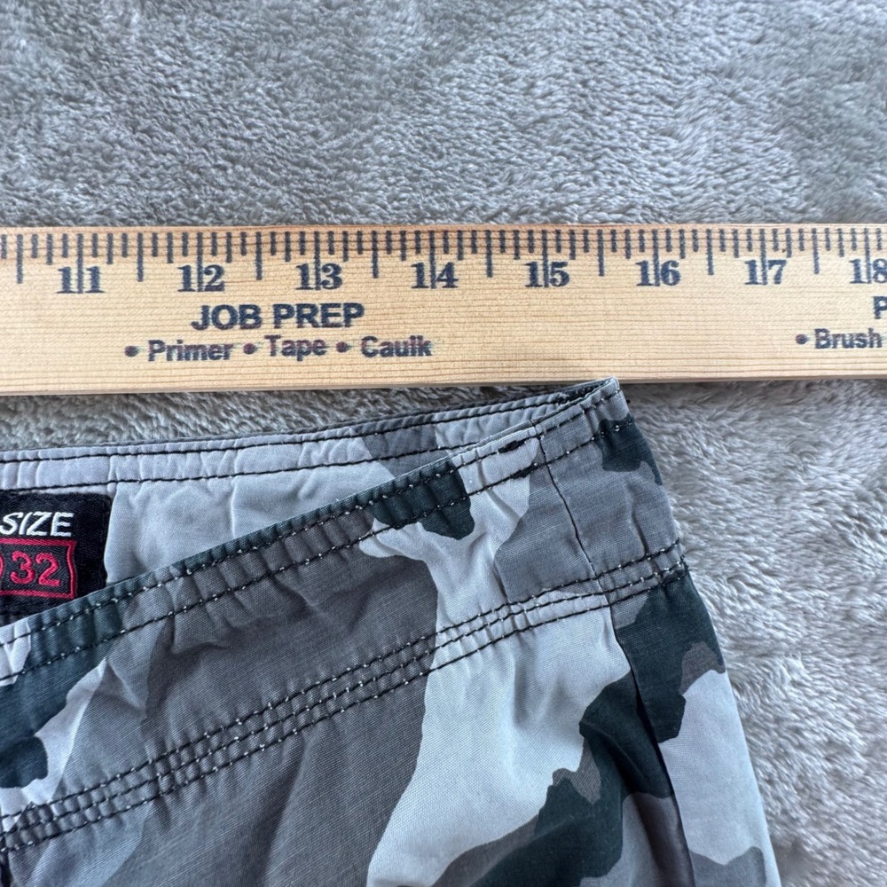 Ecko Unltd Camo Cargo Shorts Mens 32 Streetwear Y2K Skate Utility Baggy Gray - Picture 6 of 14